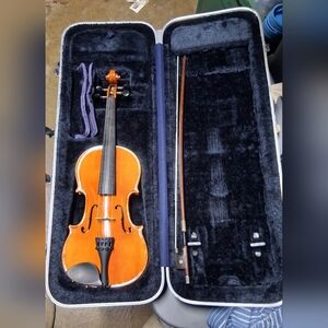 Classic Orange-Brown Violin with Bow Samuel Eastman 1/2